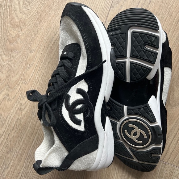 CHANEL SNEAKERS - Picture 1 of 7